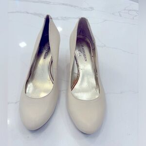 Anne  Klein cream wedge 7 1/2 good condition